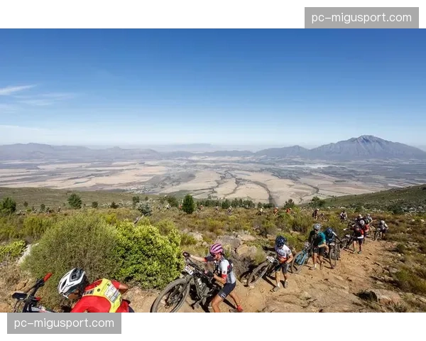 Cape Epic现场:赛事医疗直升机因大雾延误起飞,引发安全讨论 Cape Epic现场:赛事医疗直升机因大雾延误起飞,引发安全讨论